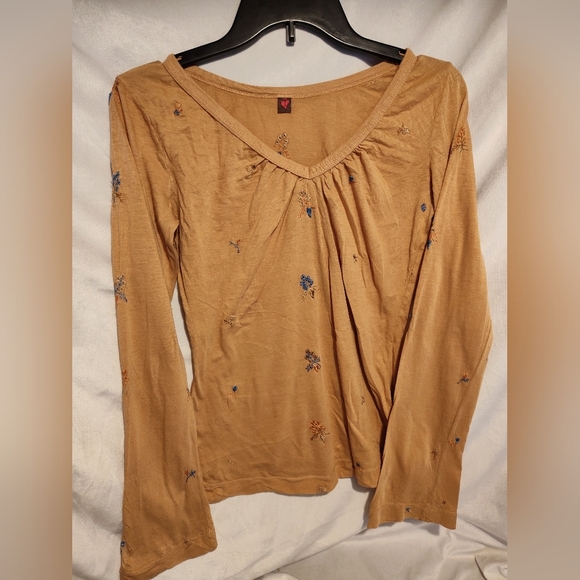 VINTAGE Y2K Hand Embroidered Language Los Angeles V-Neck Shirt With Fairy Sleeve - Picture 1 of 9